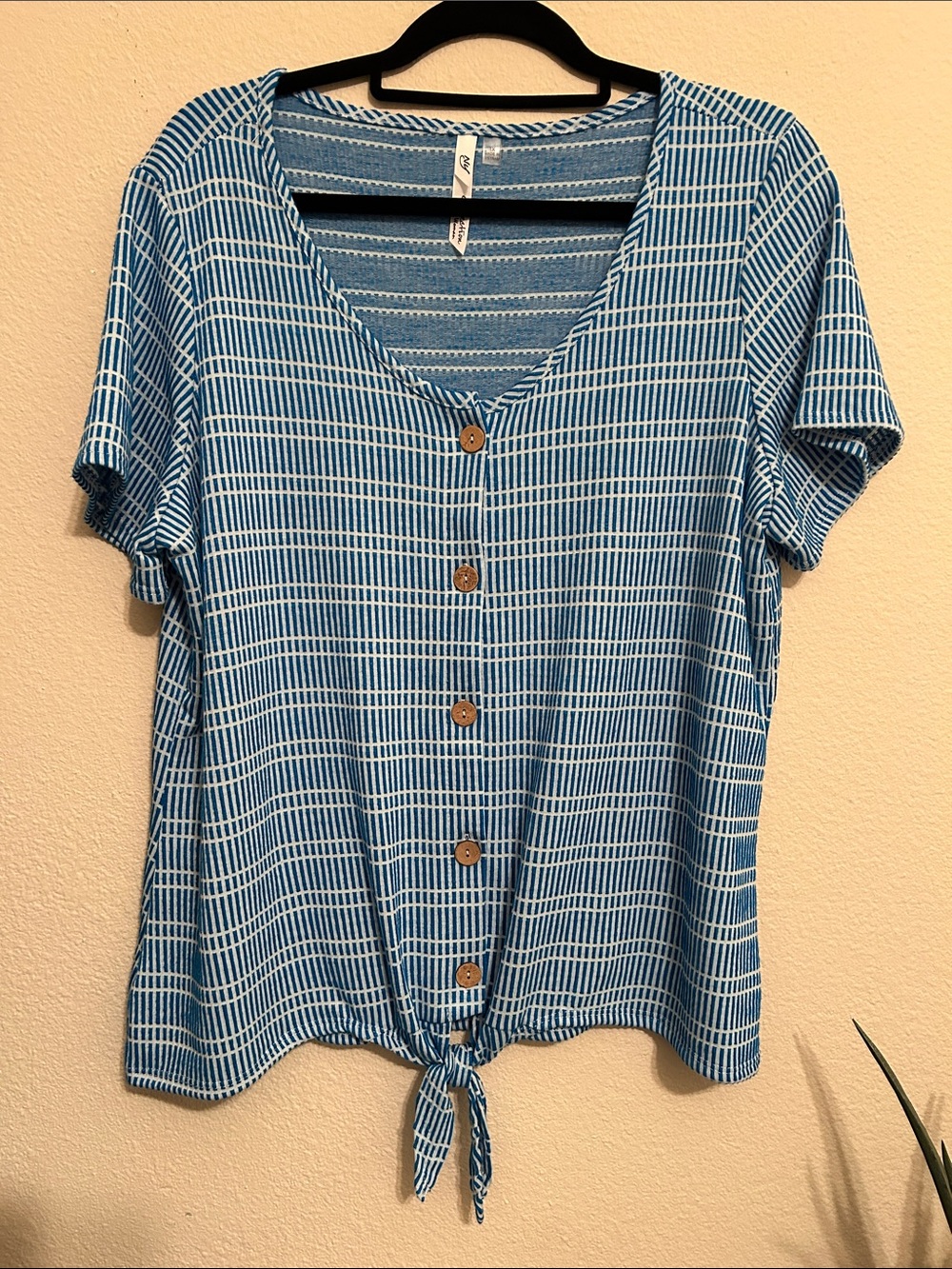 NY Collection Blue White Patterned Button-Front Tie Hem Top